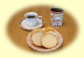JAN 4526364000044 岡根谷 Okaneyaパンの缶詰 プレーンのパン 80g 食品 画像