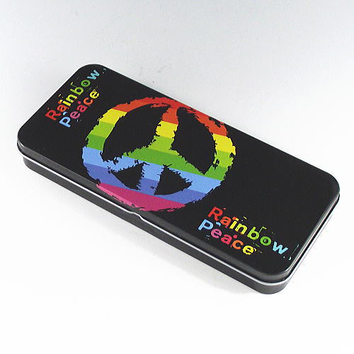 JAN 4548260121302 《レインボーピース/Rainbow Peace》ブリキ缶ペンケース(ふでばこ) 株式会社インセンティブ 日用品雑貨・文房具・手芸 画像