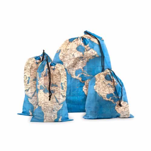 UPC 0612615076877 持ってるだけでグローバルな気分に 世界地図がプリントされたトラベルバッグ バッグ・小物・ブランド雑貨 画像